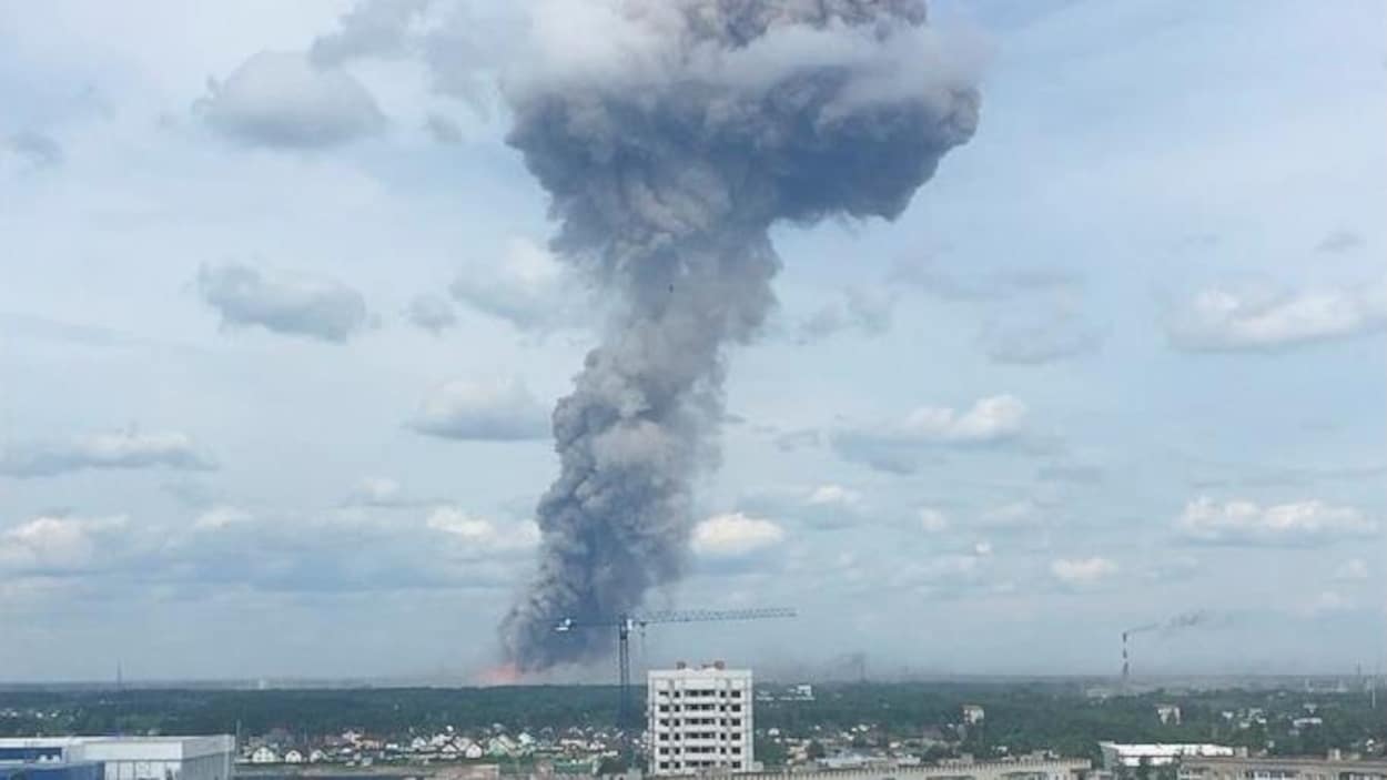 Des explosions de fumigènes dans une église de Montréal : une manifestation d’extrémisme et de chaos